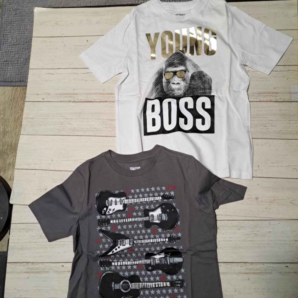 4 Spotted Zebra T Shirts. 2 Graphic Tees and 2 Solid Color Tees. Size small 6-7